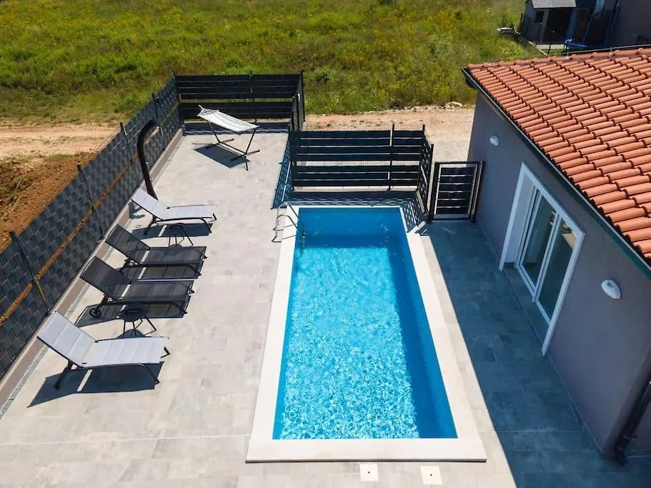 Apartment Flego With Private Swimming Pool And Big Outside Space Funtana 0*,