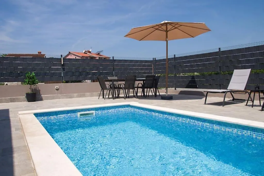 Apartment Flego With Private Swimming Pool And Big Outside Space Funtana